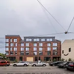 в новобудові жк з 40 *