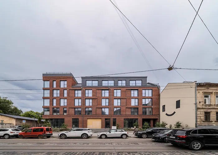 в новобудові жк з 40 *